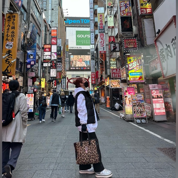 Lara’s Gems - Picture 6 of 6